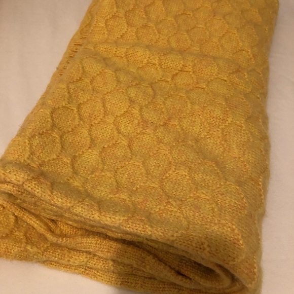 Bright Yellow winter scarf ! - Picture 2 of 6